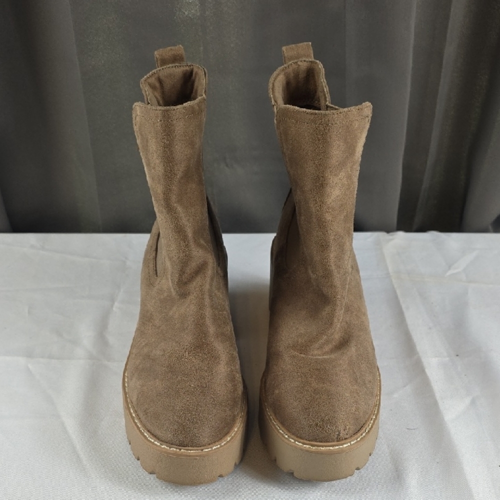 Dolce Vita "Tattler" Women's Tan Ankle Booties Elastic Panels Chunky Heeled Sz 9